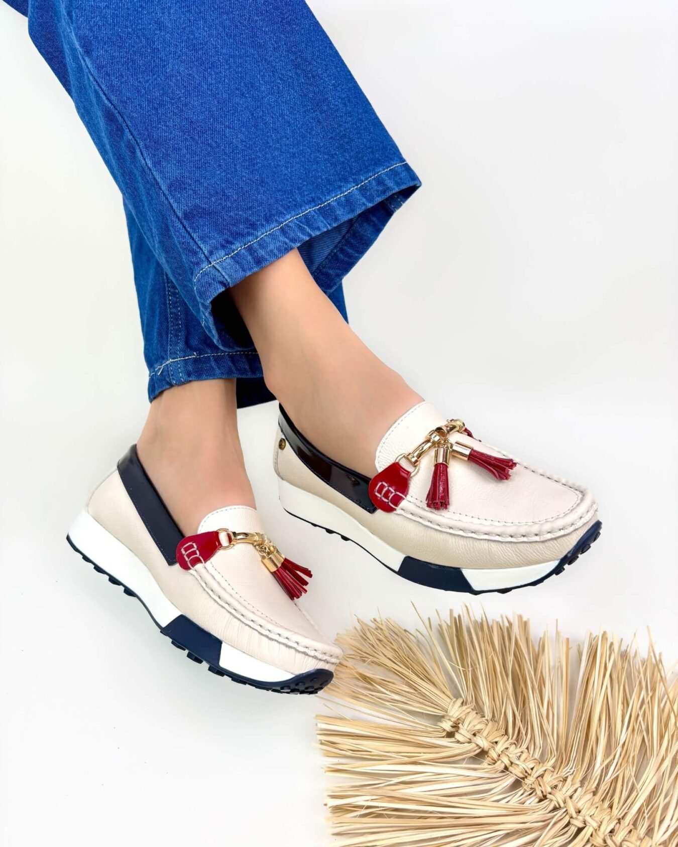 Mocasin Georgina Beige Azul Rojo