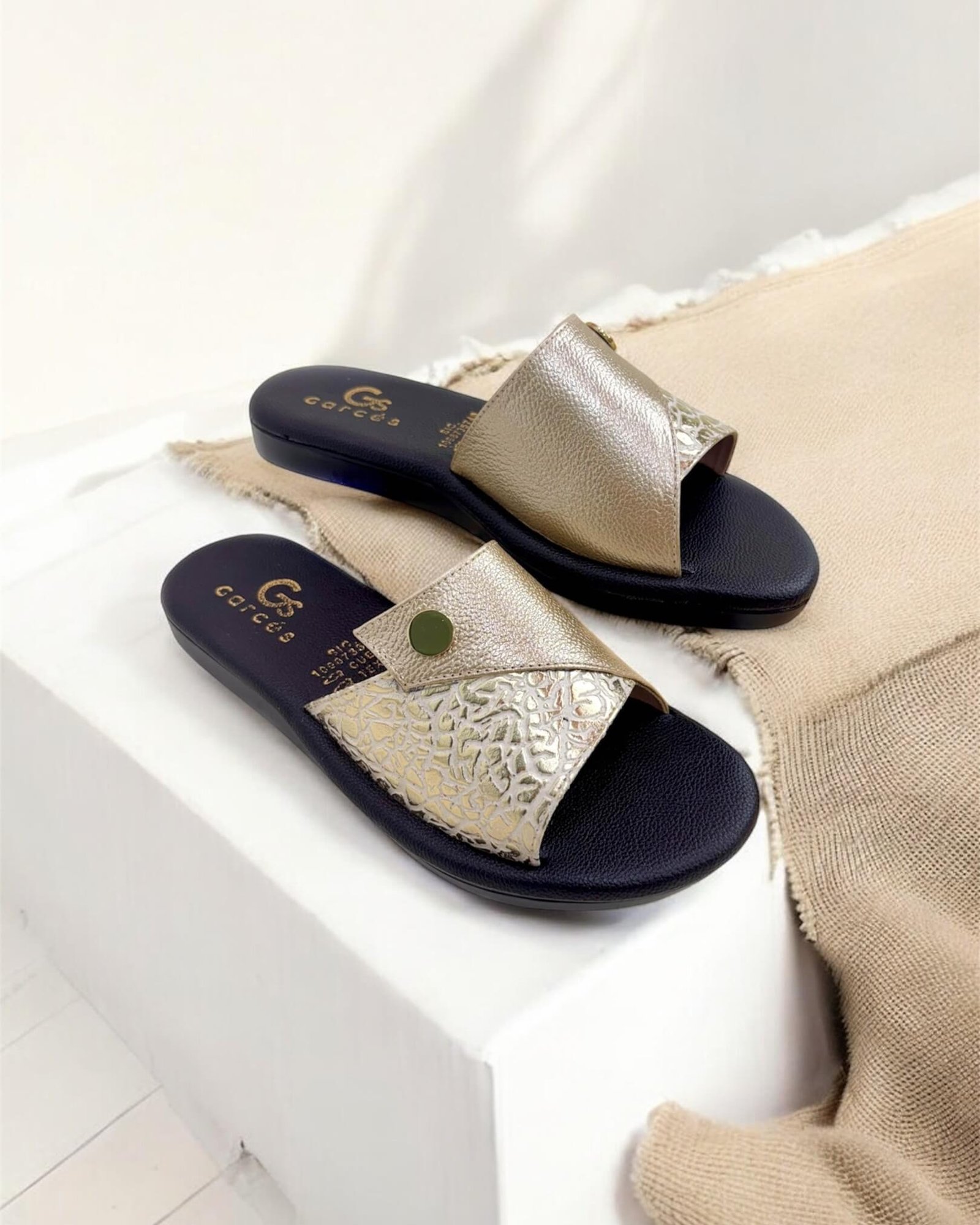 Sandalia Renata Dorada Print - Image 2