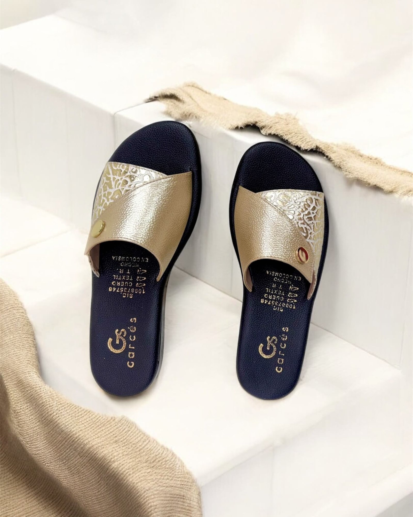 Sandalia Renata Dorada Print - Image 4