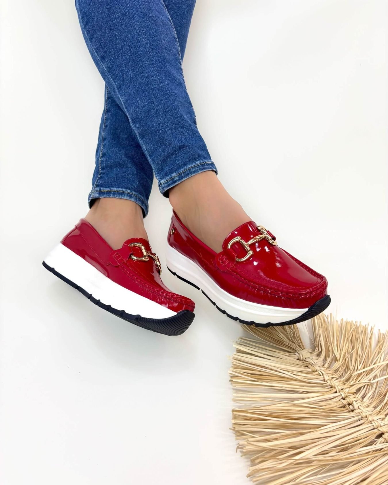 Mocasin Bianca Charol Rojo